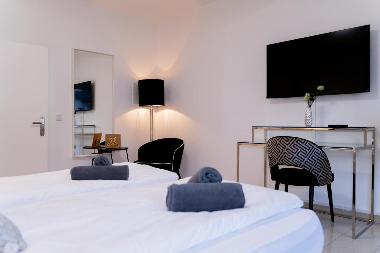 Apartment By Junik *