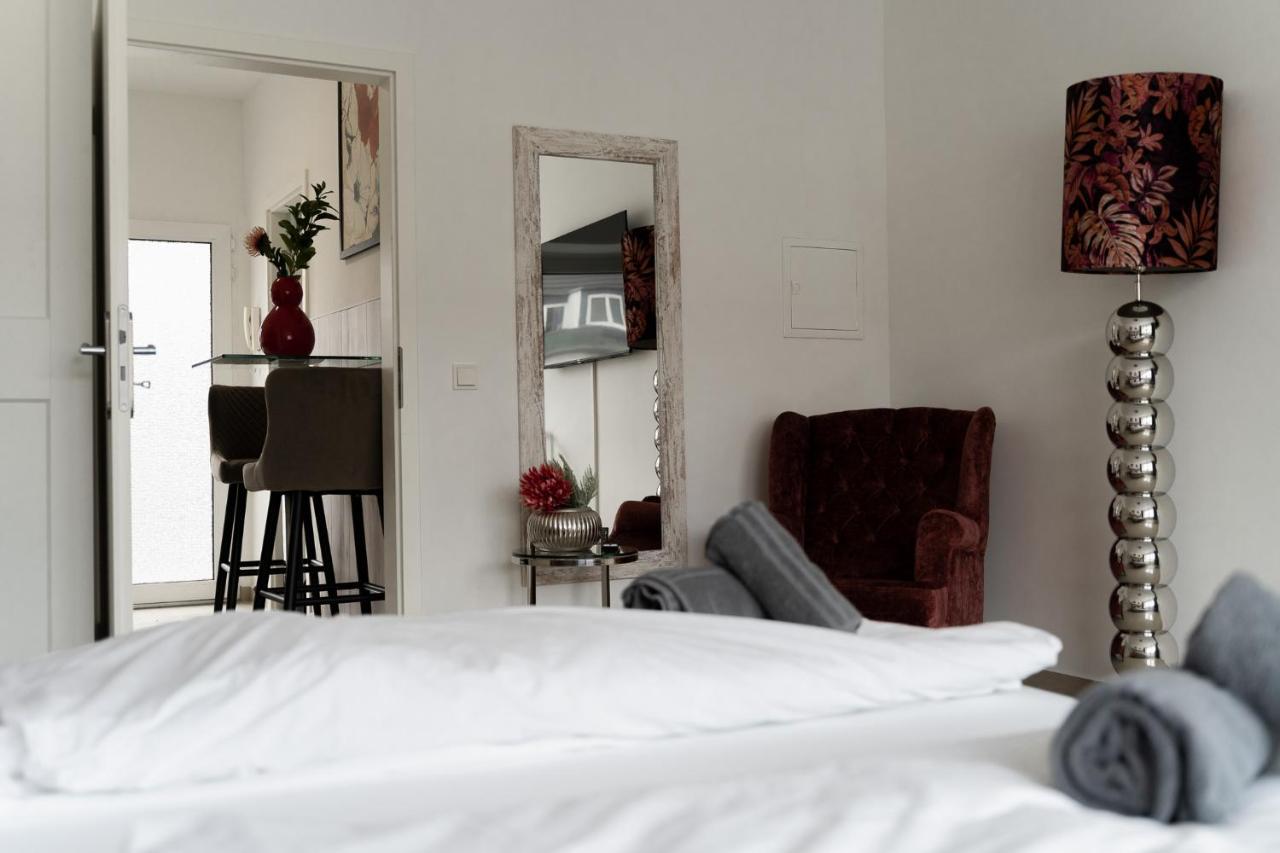 Apartment By Junik *
