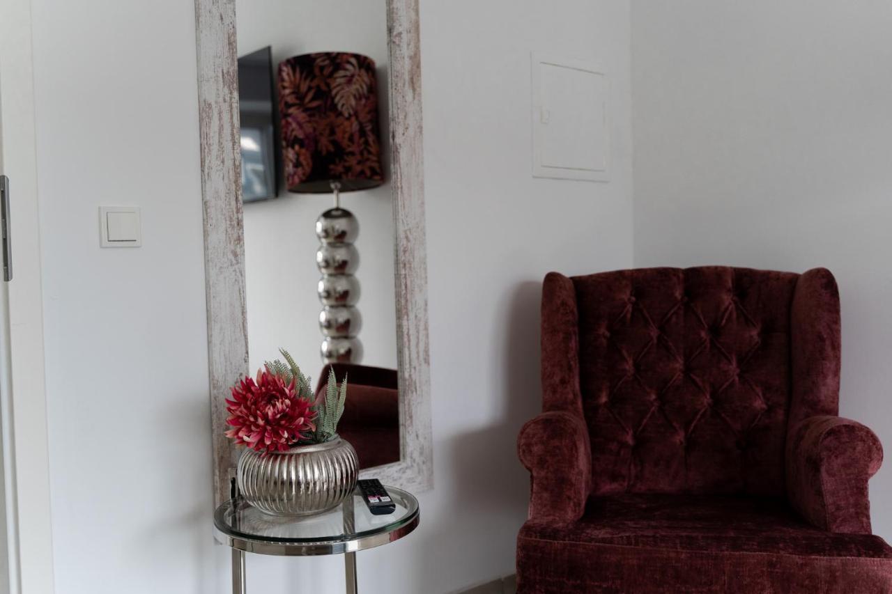 By Junik Apartment Krefeld